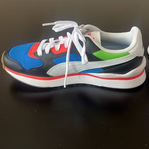 Size 6 NWOT PUMA size 6 sneakers - Picture 6 of 10